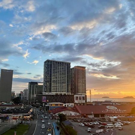 Ferienwohnung Jesselton Quay Sea & Pool View For 6 Pax Kota Kinabalu Exterior foto