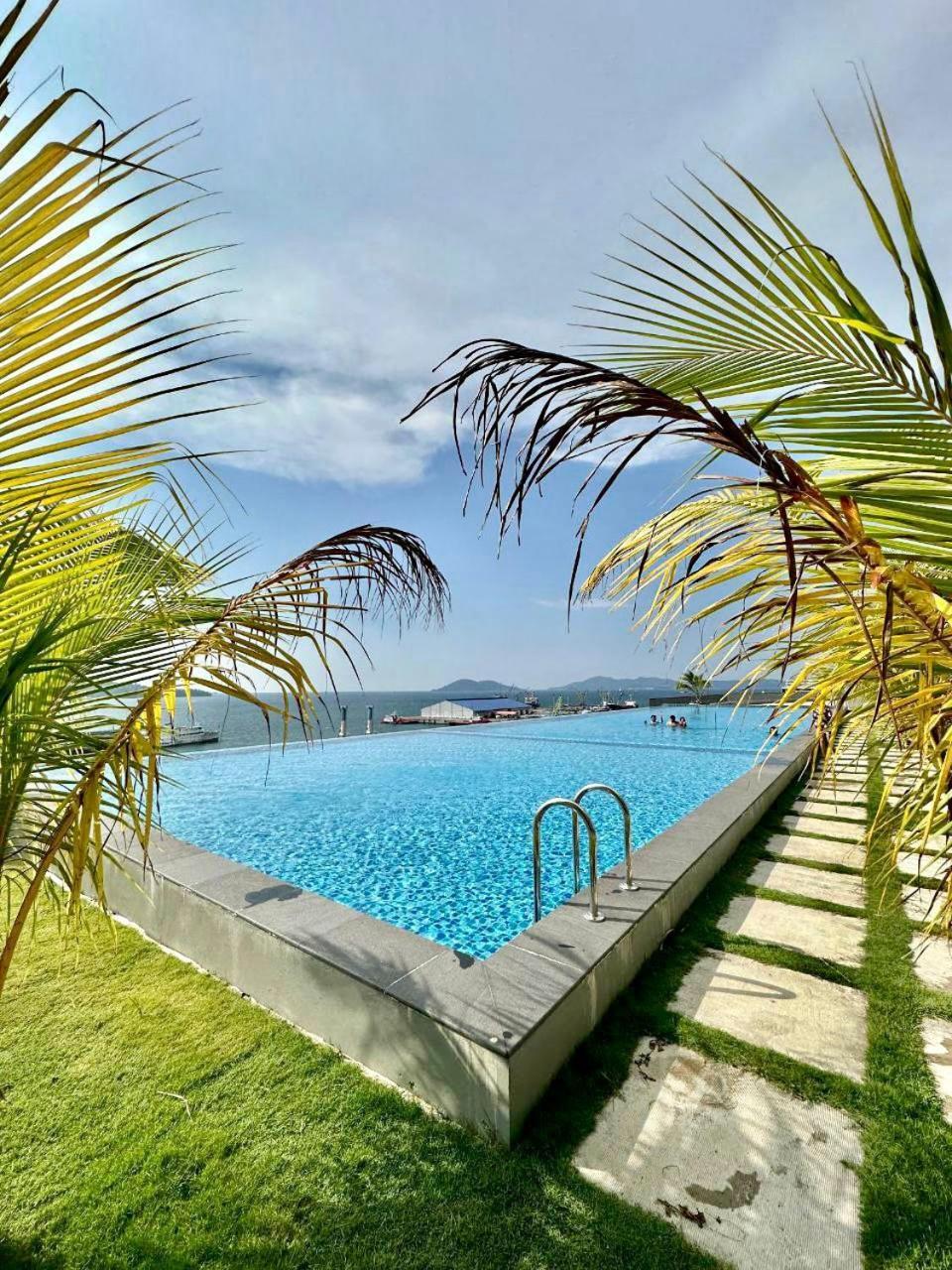 Ferienwohnung Jesselton Quay Sea & Pool View For 6 Pax Kota Kinabalu Exterior foto