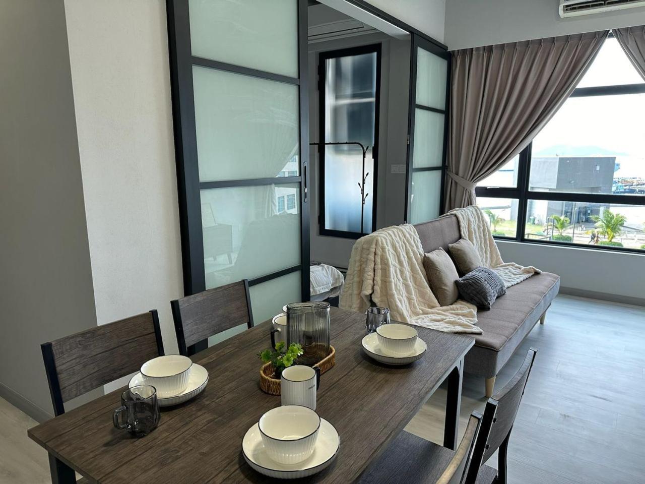 Ferienwohnung Jesselton Quay Sea & Pool View For 6 Pax Kota Kinabalu Exterior foto